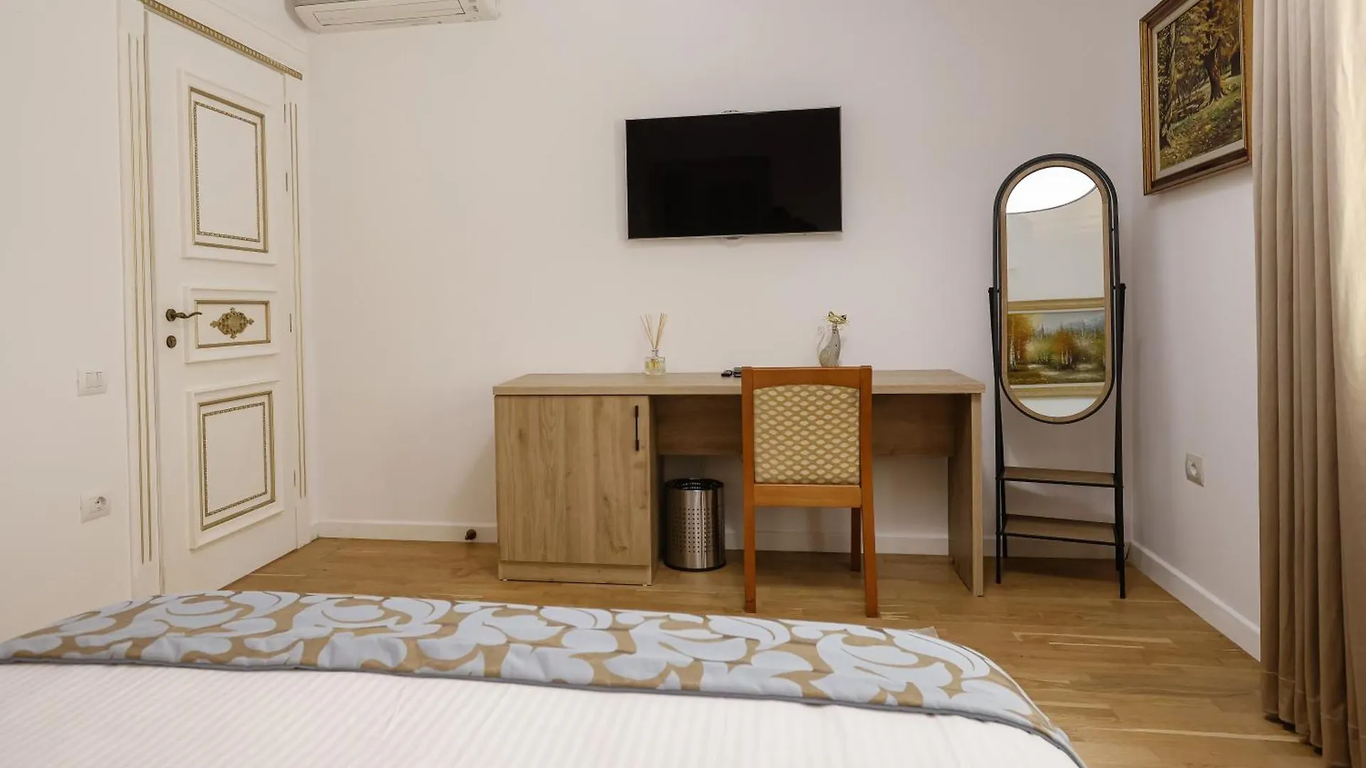 Hotel Vila Ferdinand Modern Rooms In Tirana'S Center